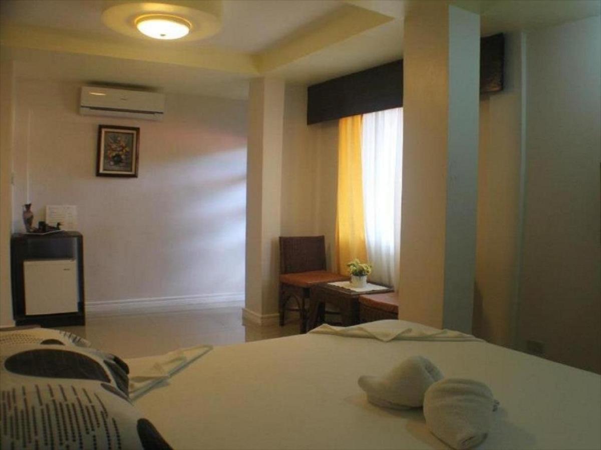 Oyo 621 De Loro Inn Puerto Princesa Екстериор снимка