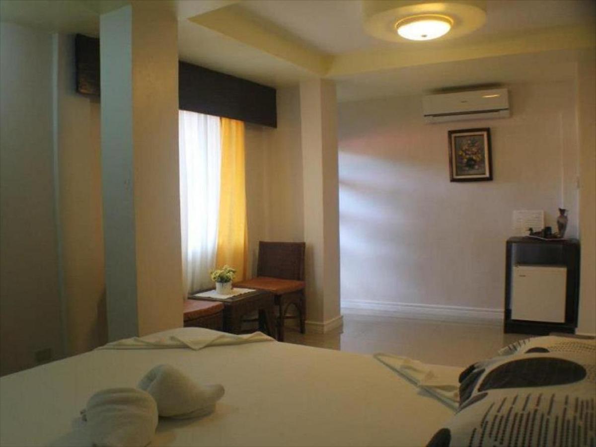 Oyo 621 De Loro Inn Puerto Princesa Екстериор снимка